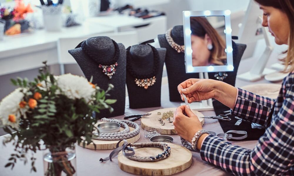 Match Jewelry with Your Outfit